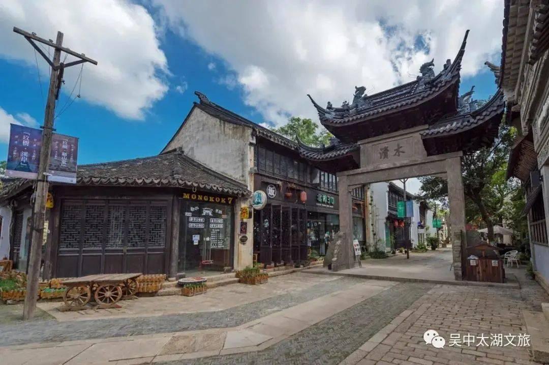 书法家进社区写春联福字 宣传传统文化弘扬好家风好家教
